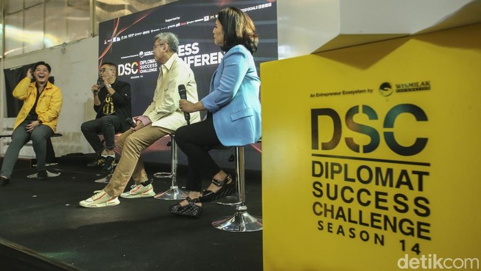 Diplomat Success Challenge Kembali Digelar, Wirausahawan Sini Merapat Banyak wirausaha memiliki ide cemerlang namun terkendala permodalan, kebetulan program Diplomat Success Challenge tengah mencari wirausaha untuk diberikan hibah usaha hingga Rp 2,5 Miliar. Tertarik?