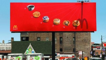 Billboard McD ini memperlihatkan waktu. Foto: Reddit