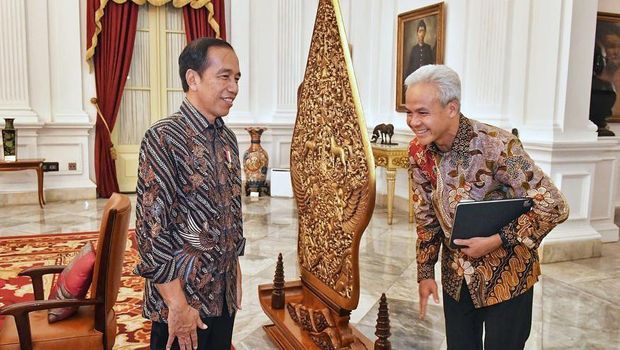 Ganjar Pranowo saat berdiskusi dengan Presiden Joko Widodo. (Instagram @pramonoanungw)