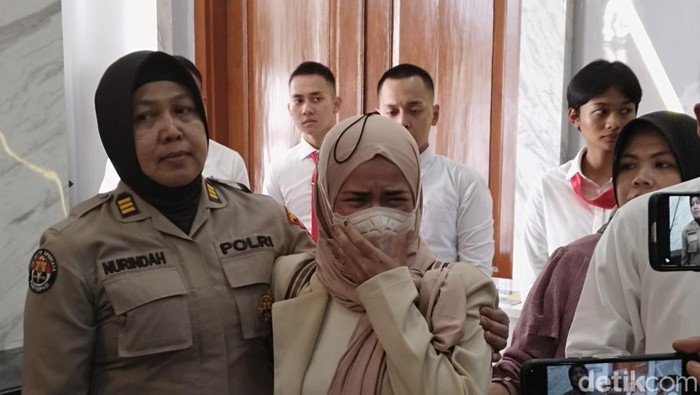 Hanni Megawati, ibunda Bintang Rizky Ramadhan korban penusukan di Jalan Sadakeling, Kota Bandung.