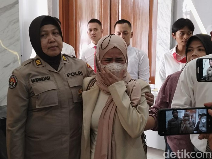 Hanni Megawati, ibunda Bintang Rizky Ramadhan korban penusukan di Jalan Sadakeling, Kota Bandung.