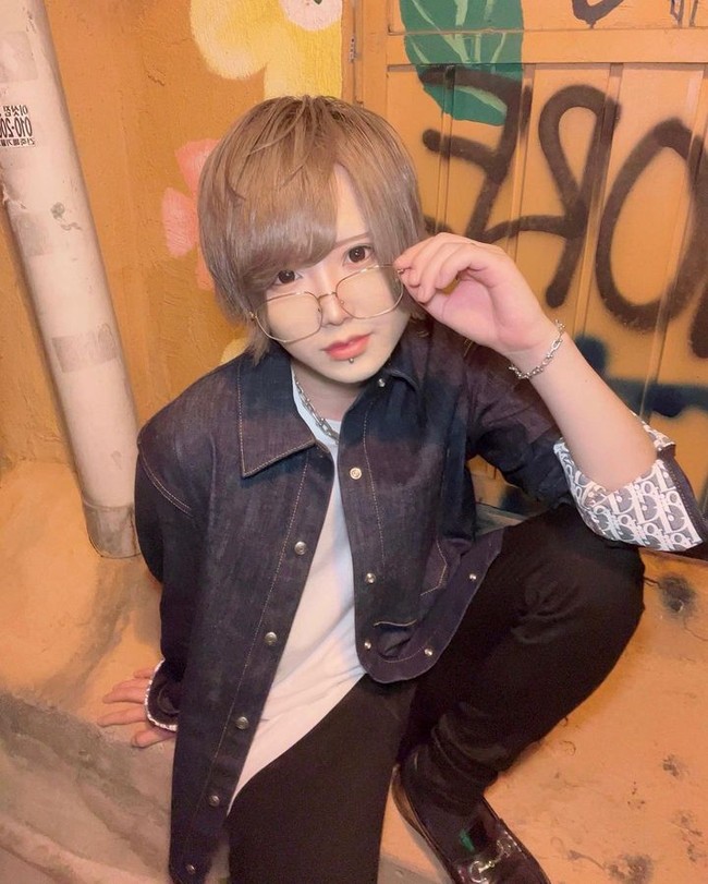 Untuk membuktikan bahwa foto-fotonya asli, ia sering kali membuat video transformasi. Hatenyan sendiri mengakui bahwa dirinya memang mengedit fotonya agar semakin cantik tapi sebagian besar perubahannya adalah hasil dari makeup.Foto: Dok. Instagram/Twitter Hatenyan