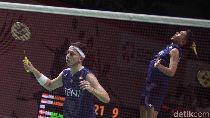 Pasangan ganda Indonesia Fajar Alfian dan Rian Ardianto berhasil mengalahkan pasangan Denmark Jeppe Bay dan Lasse Molhede dalam penyisihan Indonesia Open 2023, di Istora Senayan, Jakarta, Selasa (13/6/2023).