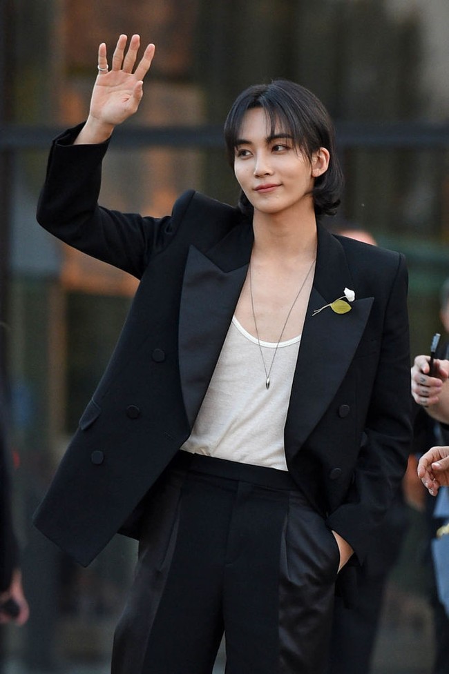 Yoon Jeonghan merupakan satu dari 13 personel Seventeen yang visualnya kerap dipuja para wanita. Pria 27 tahun itu merupakan vokalis inti di Seventeen, grup K-Pop yang debut sejak 2015. Foto: Gerald Matzka/Getty Images