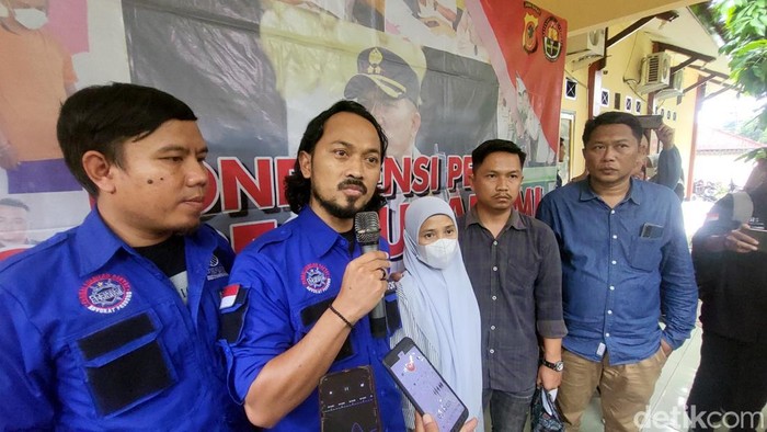 K (berjilbab) TKW Sukabumi yang mendapat perlakuan tak manusiawi di Arab Saudi