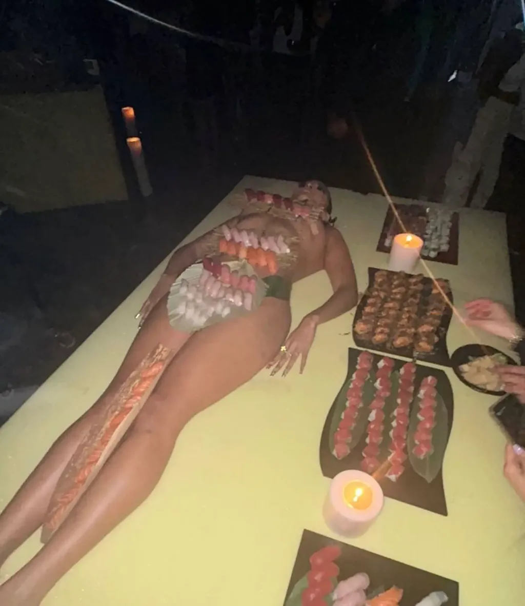 Kanye West Ultah ke-46, Sajiannya Sushi di Atas Tubuh Wanita Telanjang!