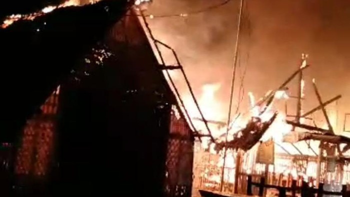 Kebakaran warung di Banyuwangi