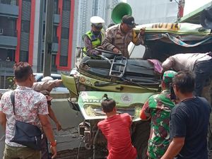 Kernet Truk Terjepit dalam Kecelakaan Truk di Tomang Alami Patah Kaki