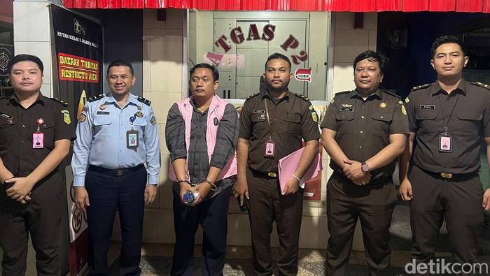 Kejari Jakpus menangkap terpidana kasus perpajakan Leo Diswanto Aldonny Sumbayak. Leo diamankan usai memberikan keterangan menjadi saksi di PN Jakpus. (dok Ist)