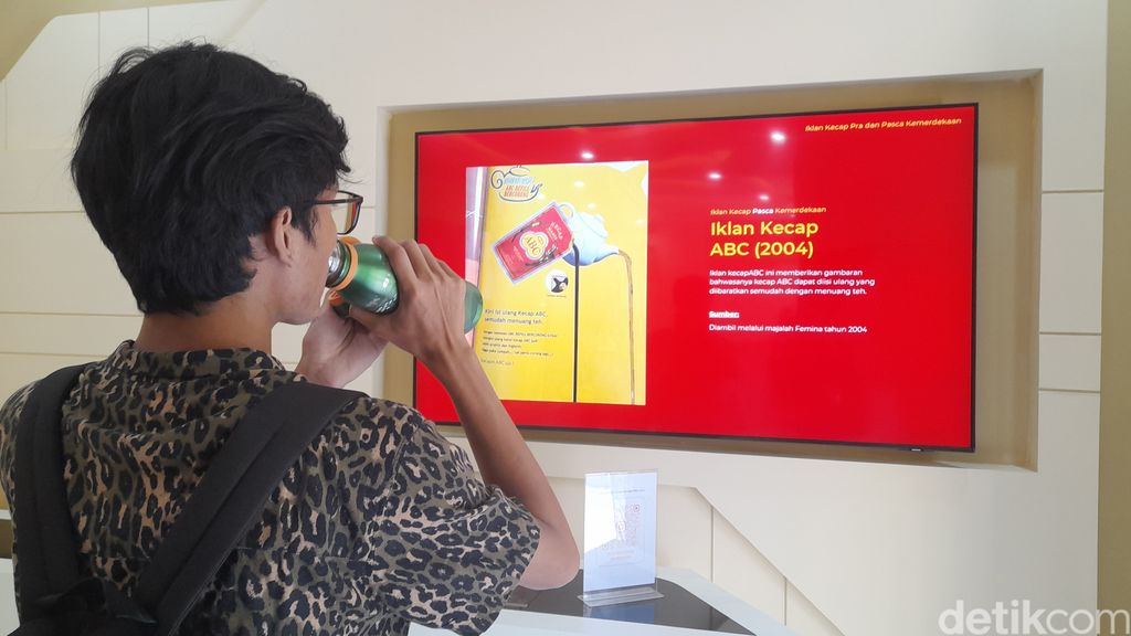 Keren! Koleksi 150 Kecap Botol Nusantara Dipamerkan di Unpad Sumedang