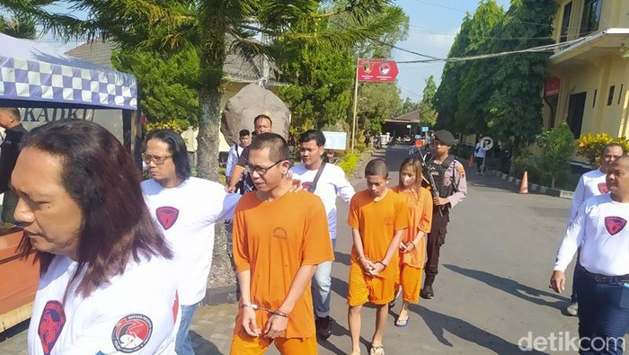 Komplotan pengedar ribuan pil sapi di Mapolresta Magelang, Selasa (13/6/2023).