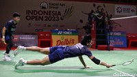 Leo/Daniel tak mau kalah start lagi di gim ketiga dan langsung merebut empat poin pertama. Keunggulan itu dipertahankan kendati Endo/Takei mulai menipiskan selisih, dengan skor saat interval 11-9. Momentum didapatkan lagi oleh Leo/Daniel selepas jeda, untuk membuka jarak menjadi 15-9. Ganda nomor sembilan dunia itu tanpa ampun menghabisi lawannya 21-12 dan memastikan lolos.