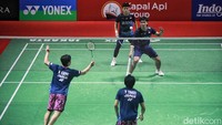 Leo Rolly Carnando/Daniel Marthin berhadapan dengan ganda Jepang Endo Ayato/Takei Yuta, pada babak pertama Indonesia Open 2023 di Istora Senayan, Selasa (13/6/2023) petang WIB. Ganda berjuluk The Babies itu menang 21-23, 21-8, dan 21-12. 