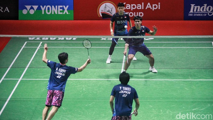 Leo/Daniel Lanjut ke Babak Kedua, Sukses Atasi Ganda Jepang Leo Rolly Carnando/Daniel Marthin berhadapan dengan ganda Jepang Endo Ayato/Takei Yuta, pada babak pertama Indonesia Open 2023 di Istora Senayan, Selasa (13/6/2023) petang WIB. Ganda berjuluk The Babies itu menang 21-23, 21-8, dan 21-12.