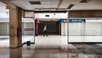 Mal yang berada di bawah terminal ini sangat sepi bak kuburan.  