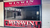 Kini pengujung yang masuk akan disambut dengan pemandangan banyaknya kios yang tutup.