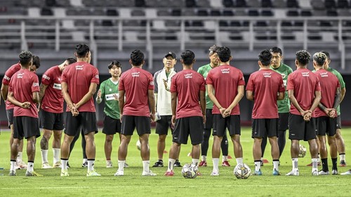 Pemain Timnas sepak bola Indonesia melakukan sesi latihan jelang pertandingan sepak bola persahabatan (FIFA Matchday) antara Timnas Indonesia melawan tim sepak bola Palestina di Stadion Gelora Bung Tomo, Surabaya, Jawa Timur, Selasa (13/6/2023). Timnas Indonesia akan melakukan pertandingan FIFA Matchday melawan tim sepak bola Palestina di Gelora Bung Tomo, Surabaya, Rabu (14/6/2023). ANTARA FOTO/Muhammad Adimaja/foc.