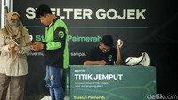 Pengguna Gojek bisa langsung masuk ke area Shelter untuk mendapatkan driver.  