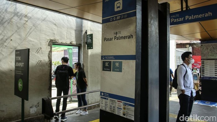 Mengintip Shelter Gojek di Palmerah Gojek Indonesia meresmikan Shelter Goride Instant di Palmerah, Jakarta. Shelter itu menurunkan tingkat kemacetan di kawasan tersebut.