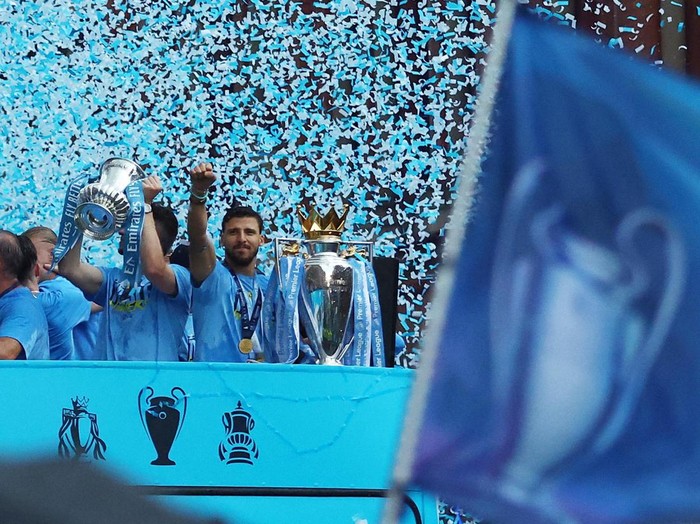 Soccer Football - Manchester City Victory Parade - Manchester, Britain - June 12, 2023
Manchester City's Phil Foden celebrates with the Champions League trophy as Aymeric Laporte celebrates with the FA Cup trophy and Ruben Dias celebrates with the Premier League trophy during the parade REUTERS/Molly Darlington
