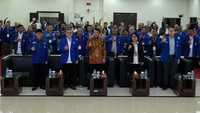 Selain dihadiri Ketua MK Anwar Usman dan Ketum PAN Zulkifli Hasan, turut hadir antara lain Plt. Kapusdik Pancasila dan Konstitusi MK Elisabet, Wakil Ketua Umum (Waketum) PAN Yandri Susanto, dan Sekretaris Jenderal (Sekjen) PAN Eddy Soeparno.