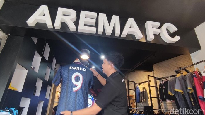 Nomor punggung 9 Evan Dimas