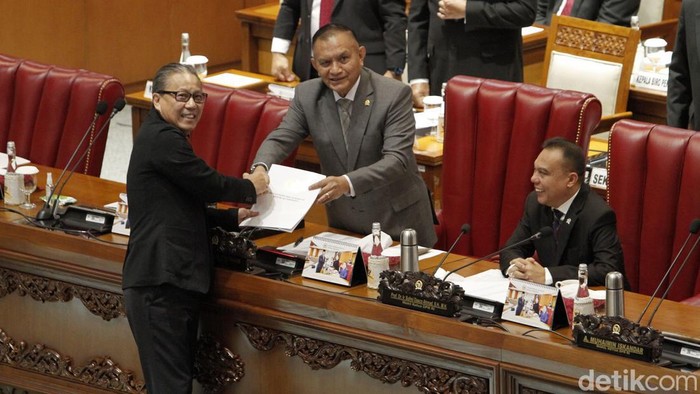 Paripurna DPR Sahkan Slamet Eddy Jadi Anggota BPK RI DPR RI mengesahkan Slamet Eddy menjadi anggota BPK RI periode 2023-2028. Slamet Eddy menggantikan posisi Ketua BPK RI Agus Joko Pramono, yang masa jabatannya akan habis pada 1 Agustus.