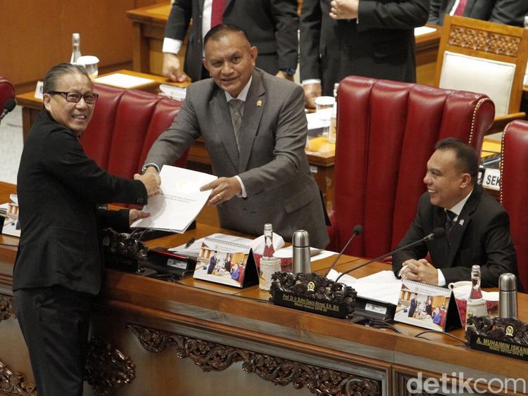 Paripurna DPR Sahkan Slamet Eddy Jadi Anggota BPK RI