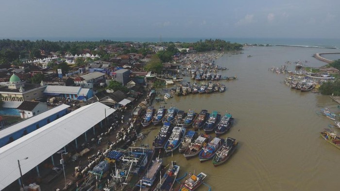 Pelabuhan Perikanan Terpadu Binuangeun Kabupaten Lebak, Banten.