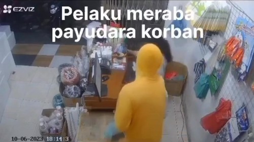 Tangkapan layar video viral pelaku pelecehan seksual dan pengancaman terhadap karyawati toko di Denpasar Timur, Kota Denpasar, Bali, Sabtu (10/6/2023).