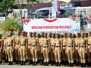 Momen Pelepasan Ribuan Praja Magang di Majalengka