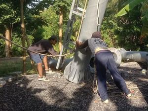 Tukang Loak Tawar Bangkai Tower BTS di Badung Senilai Puluhan Juta