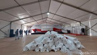 Sejumlah persiapan pun dilakukan di Cengkareng Heliport untuk menyambut pengunjung di akhir pekan.
