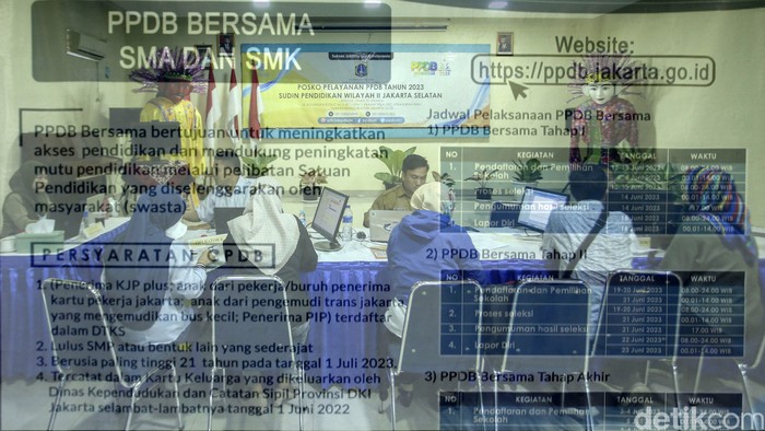Disdik DKI Jakarta telah membuka posko PPDB di SMAN 70 Jakarta. Posko ini melayani keluhan wali murid yang ingin berkonsultasi terkait pendidikan anaknya.