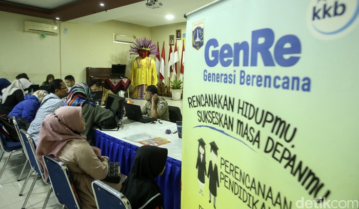 Disdik DKI Jakarta telah membuka posko PPDB di SMAN 70 Jakarta. Posko ini melayani keluhan wali murid yang ingin berkonsultasi terkait pendidikan anaknya.