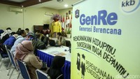 Posko ini siap melayani warga yang mendaftkan anaknya.  