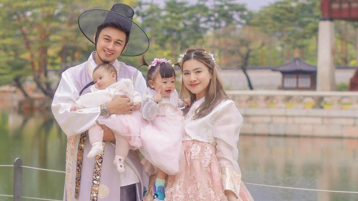 Potret Felicya dan Hito Caesar Liburan Bareng Anak