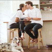 Dua sejoli yang baru melangsungkan pernikahan ini juga mengusung konsep prewedding yang lebih casual.  Foto: Instagram/@adiniawrst @venemapictures