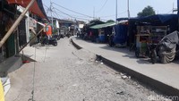 Diketahui proyek peninggian jalan yang satu ini merupakan salah satu sisa peninggalan Basuki Tjahaja Purnama alias Ahok saat masih menjabat sebagai Gubernur DKI Jakarta. Dikabarkan proyek ini terhenti usai Ahok berhenti menjabat di pemerintahan Jakarta. 