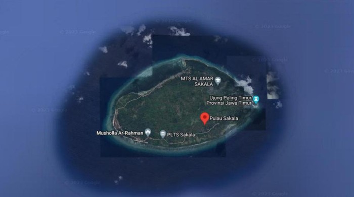 Pulau itu yakni Pulau Sakala. Di pulau tersebut ada desa yang juga bernama Sakala.