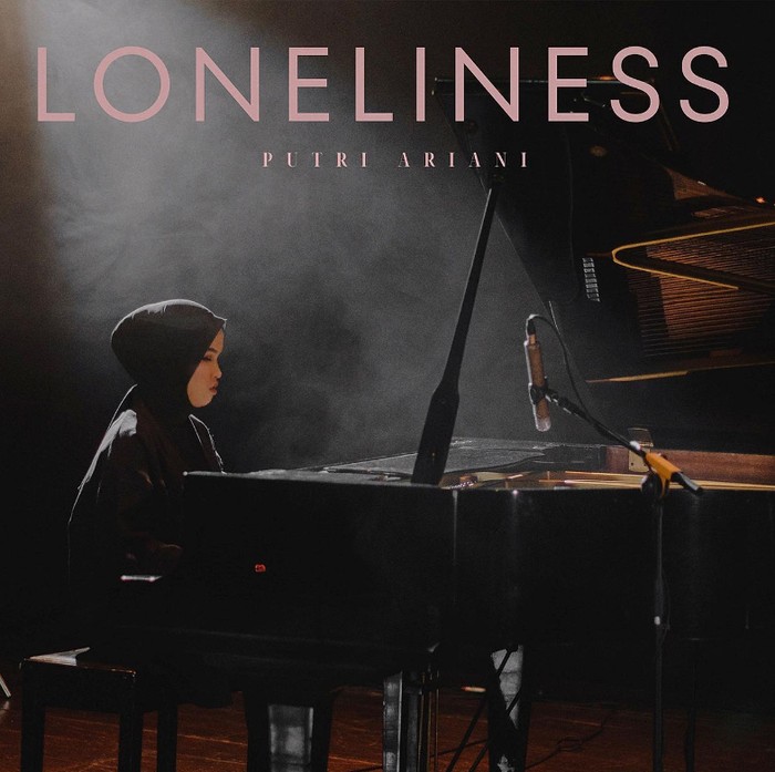 Putri Ariani mendapat Golden Buzzer di Americas Got Talent. Kesuksesan tersebut semakin melambungkan lagunya yang berjudul Loneliness.