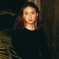 Rahmania Astrini lahir pada 4 Juli 2001 di Massachusetts, Amerika Serikat (AS). Ia memulai karier sebagai penyanyi di Indonesia sejak 2017. Foto: Instagram