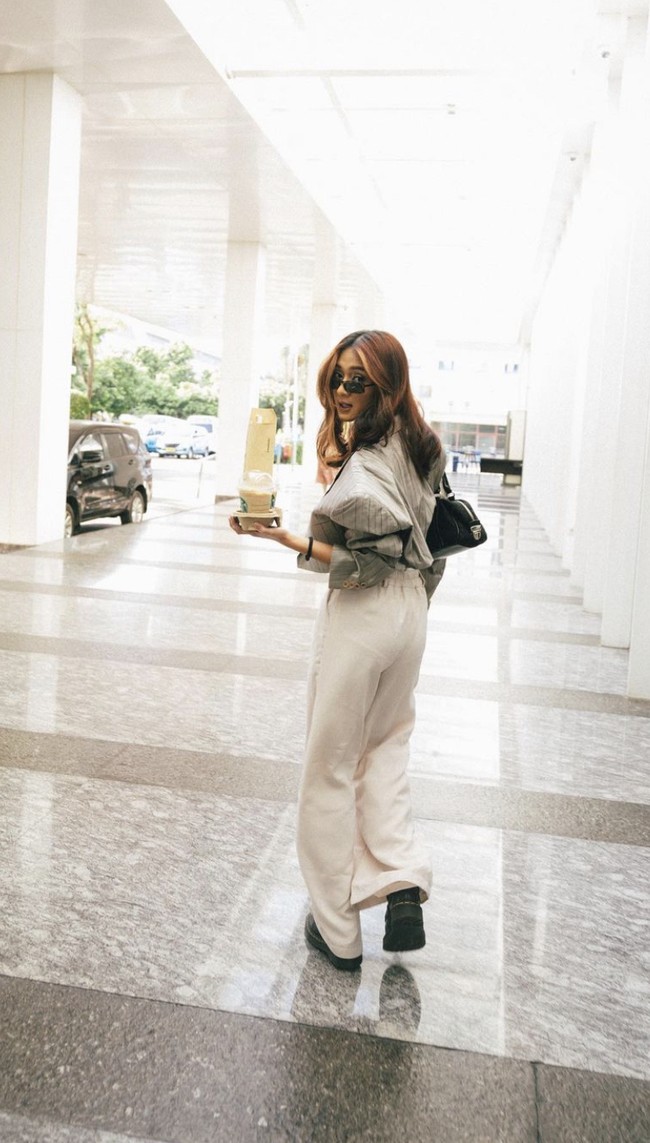 Bahkan Astri pernah menjadi produser musik dari beberapa musisi internasional, termasuk Nicki Minaj hingga Jennifer Lopez. Foto: Instagram