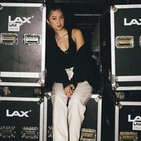 Astri pernah mengikuti lomba menulis lagu di Swedia pada 2019. Ia pun berhasil menulis tiga lagu kala itu.  Foto: Instagram