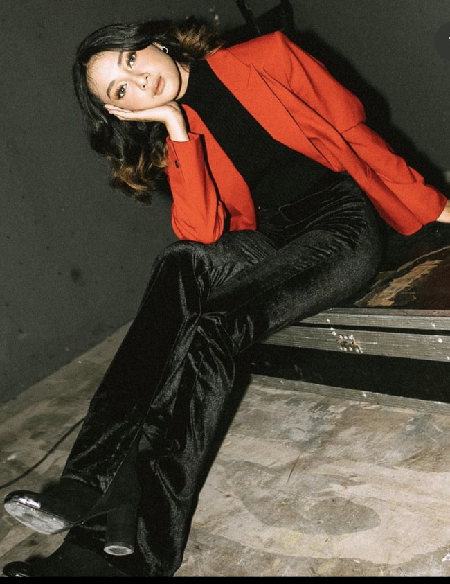 Wanita yang akrab disapa Astri ini merupakan penyanyi bergenre soul/R&B. Ia telah meraih ragam prestasi di industri musik. Foto: Instagram