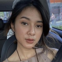 Astri sudah mengepakkan sayap ke luar negeri. Ia bahkan berkolaborasi dengan beberapa penyanyi dan produser internasional. Foto: Instagram