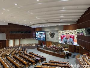 DPR Perpanjang Pembahasan RUU Terkait Narkotika hingga MK