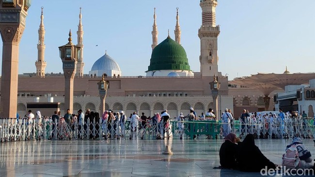4 Warna yang Sering Diidentikkan dengan Bangunan Islam