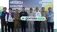 Wakil Wali Kota Jakarta Pusat, Chaidir, mengapresiasi inovasi Gojek dalam mendukung program pemerintah menggalakkan penggunaan layanan transportasi publik. “Di tahun 2023 ini Pemprov DKI Jakarta menargetkan peningkatan penggunaan transportasi publik hingga 51%. Hal ini bisa dicapai lewat peningkatan keterjangkauan transportasi publik dari yang awalnya 86% menjadi 95%. Di situlah layanan seperti Gojek bisa berperan sebagai penghubung masyarakat dengan layanan transportasi publik. Salah satunya dengan inovasi GoRide Instant yang memudahkan masyarakat pengguna transportasi publik melanjutkan perjalanannya. Terlebih lokasinya sangat strategis yang terintegrasi dengan Stasiun KRL maupun Halte Bus Transjakarta.” 