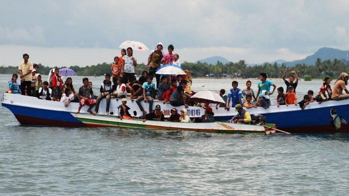 Ritual maccera tasi yang dipercaya dapat mendatangkan keberuntungan.